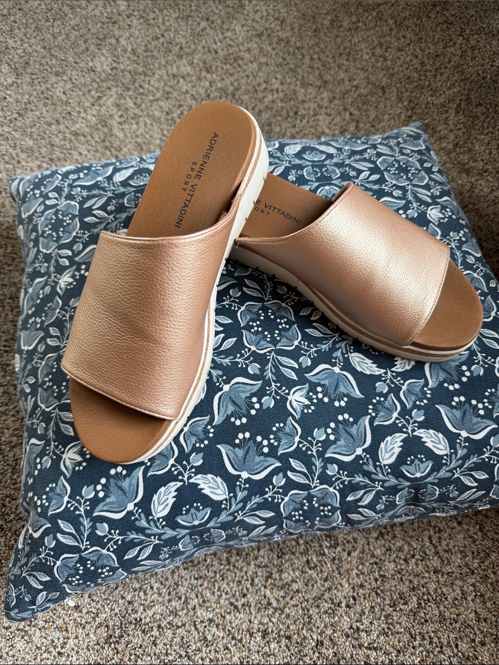 Adrienne Vittadini Metallic Rose Gold Slide Sandals - 8M